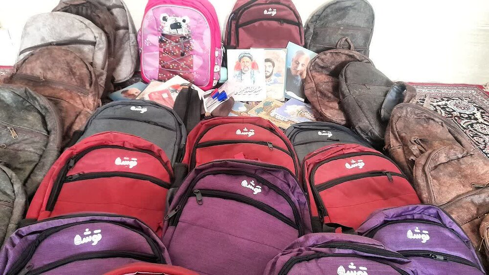 توزیع ۸۰ بسته لوازم‌التحریر به دانش‌آموزان نیازمند در ساوه