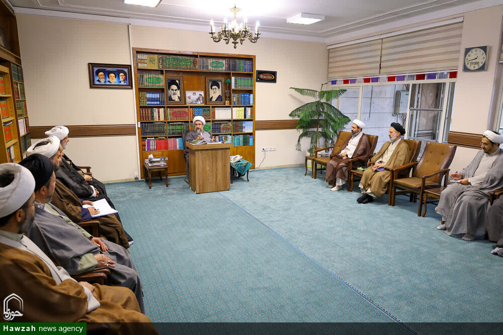 نشست مدیران مدارس علمیه تبریز با نماینده ولیفقیه آذربایجان شرقی+ عکس