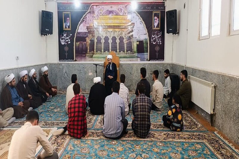 آغاز سال تحصیلی جدید در مدرسه علمیه امام خمینی(ره) هرسین+ تصاویر