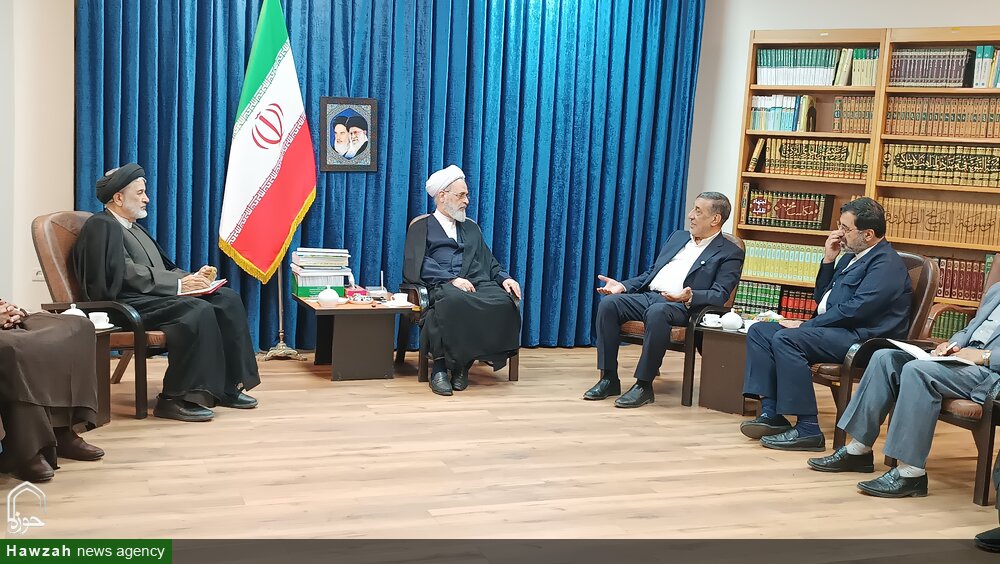 دیدار معاون اجرایی رئیس جمهوری با آیت الله اعرافی