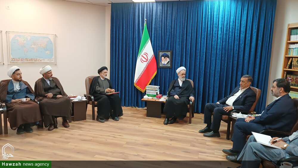 هویت و اصالت حوزه علمیه در ارتباط با مردم شکل می گیرد / همه به دولت کمک کنند