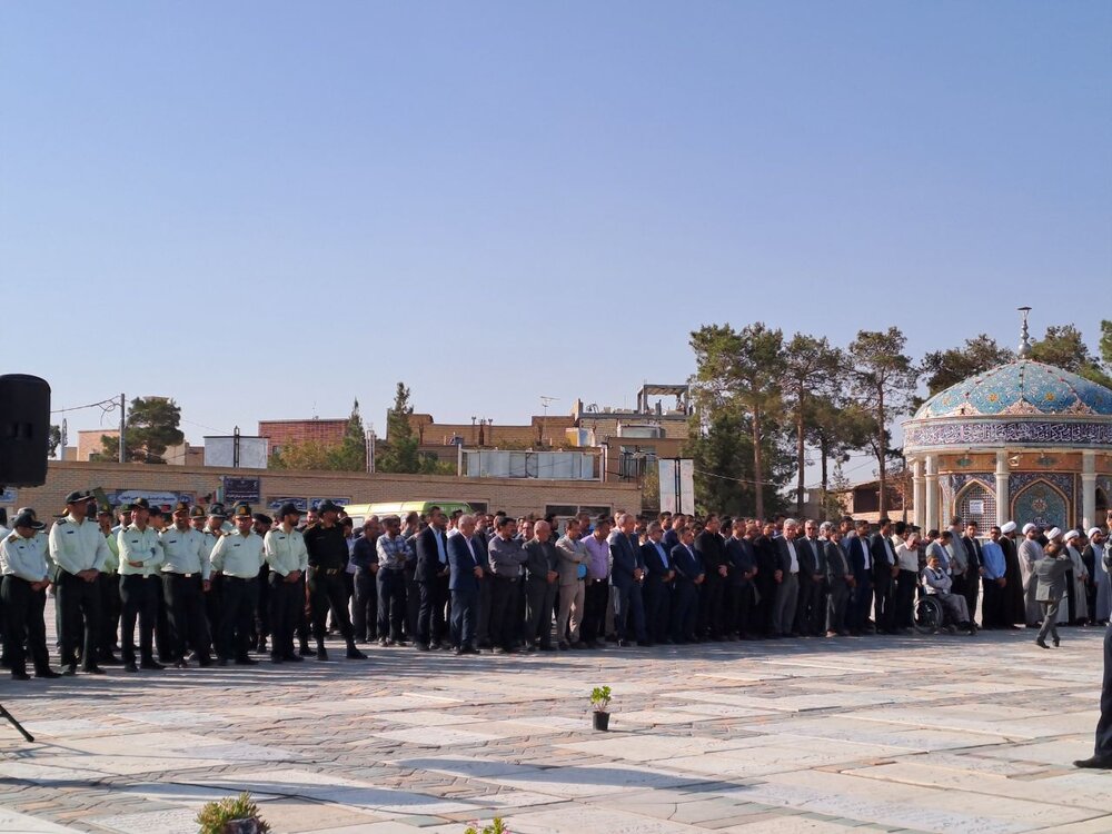 برگزاری صبحگاه مشترک نیروهای نظامی، انتظامی و شورای اداری بسیجیان