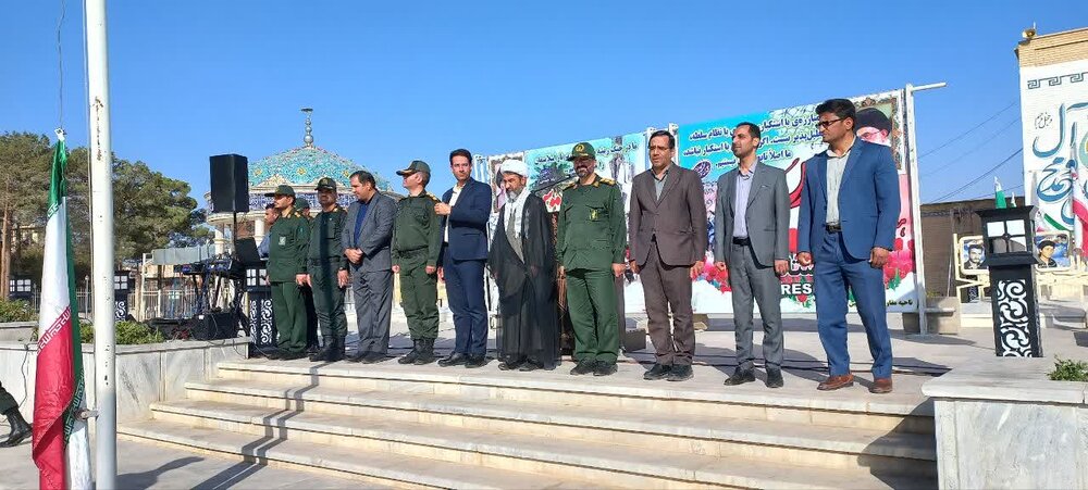 برگزاری صبحگاه مشترک نیروهای نظامی، انتظامی و شورای اداری بسیجیان