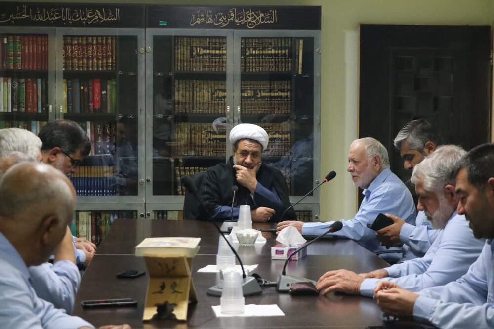 دیدار امام جمعه با خادمان تربتخانه کرمان