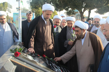 تصاویر / تجدید میثاق امام جمعه، مدیر، معاونین و اساتید حوزه علمیه استان قزوین با شهدا