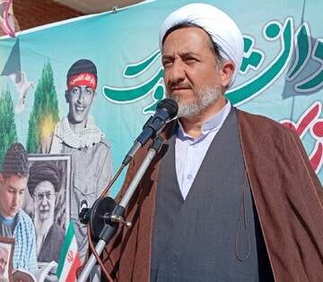 ولایت، وطن‌دوستی و دشمن‌شناسی باید مورد توجه همیشگی هر ایرانی باغیرت باشد