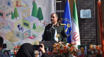 دانش آموزان با کسب علم و دانش راه شهدا را ادامه دهند