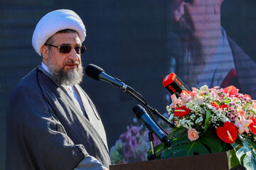 دشمن از پیشرفت و علم در جامعه می‌ترسد