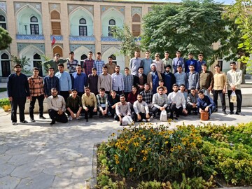 تصاویر/ اردوی زیارتی طلاب مدرسه علمیه امام خامنه ای ارومیه به مشهد مقدس