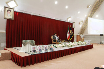 آغاز سال جدید تحصیلی مجتمع عالی بنت‌الهدی / تقدیر از ممتازان