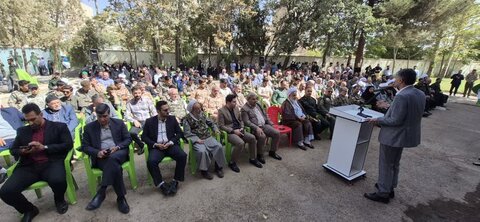 تصاویر / تجدید میثاق امام جمعه آبیک ومسئولین با شهدا