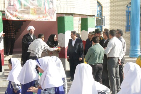 تصاویر/ نواخته شدن زنگ آغاز سال تحصیلی توسط مدیر حوزه علمیه بوشهر