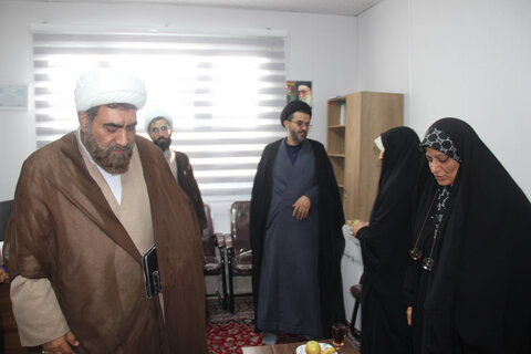 تصاویر / تقدیر مدیر حوزه علمیه استان قزوین از مدیر مرکز آموزش ومشاوره سماح  حوزه علمیه قزوین