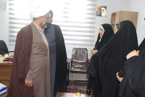 تصاویر / تقدیر مدیر حوزه علمیه استان قزوین از مدیر مرکز آموزش ومشاوره سماح  حوزه علمیه قزوین