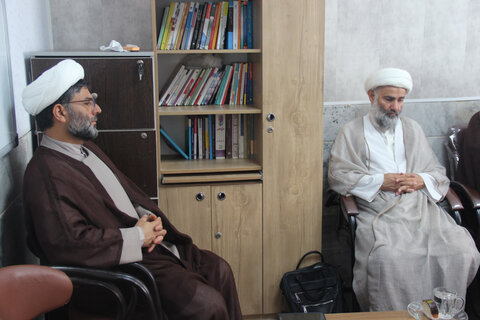 تصاویر / تقدیر مدیر حوزه علمیه استان قزوین از مدیر مرکز آموزش ومشاوره سماح  حوزه علمیه قزوین