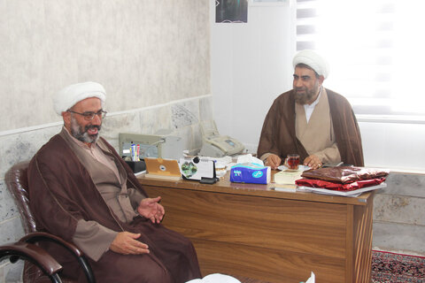 تصاویر / تقدیر مدیر حوزه علمیه استان قزوین از مدیر مرکز آموزش ومشاوره سماح  حوزه علمیه قزوین