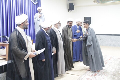 تصاویر/ تجلیل از رتبه های برتر مدرسه علمیه کنگان