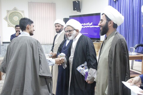 تصاویر/ تجلیل از رتبه های برتر مدرسه علمیه کنگان