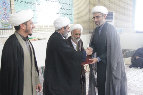 تصاویر/ تجلیل از طلاب ممتاز مدرسه علمیه برازجان