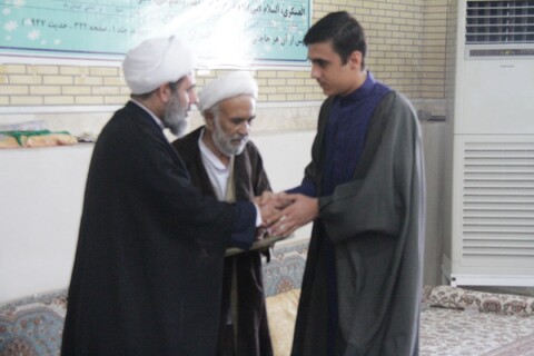 تصاویر/ تجلیل از طلاب ممتاز مدرسه علمیه برازجان