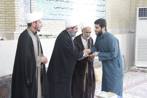 تصاویر/ تجلیل از طلاب ممتاز مدرسه علمیه برازجان