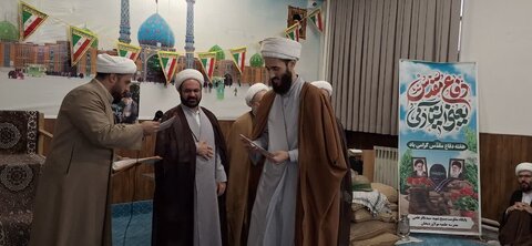 تصاویر / مراسم هفته دفاع مقدس در مدرسه علمیه سفیران هدایت قزوین