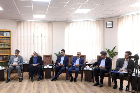 تصاویر/ دیدار سرپرست دانشگاه آزاد با آیت الله اعرافی