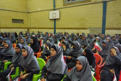 تصاویر آیین نواختن زنگ مهر و مقاومت در مدرسه  شاهد مهر خرم آباد