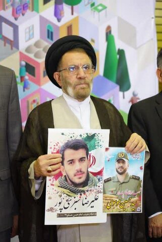 تصاویر آیین نواختن زنگ مهر و مقاومت در مدرسه  شاهد مهر خرم آباد