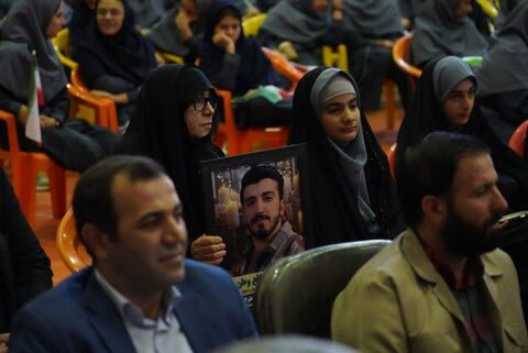 تصاویر آیین نواختن زنگ مهر و مقاومت در مدرسه  شاهد مهر خرم آباد