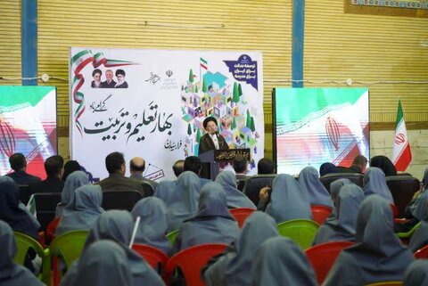 تصاویر آیین نواختن زنگ مهر و مقاومت در مدرسه  شاهد مهر خرم آباد