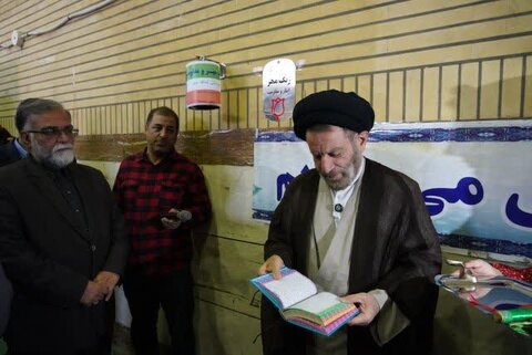 تصاویر آیین نواختن زنگ مهر و مقاومت در مدرسه  شاهد مهر خرم آباد