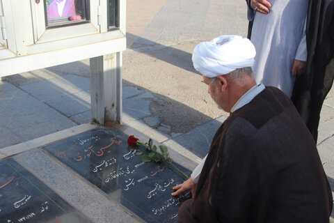 تصاویر / تجدید میثاق امام جمعه ،مدیر،معاونین ،واساتید حوزه علمیه استان قزوین با شهدا