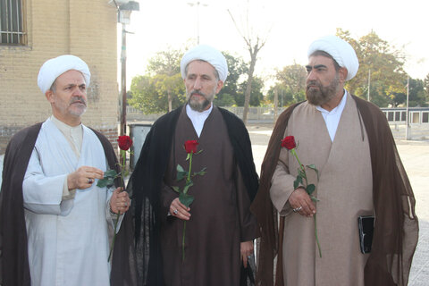 تصاویر / تجدید میثاق امام جمعه ،مدیر،معاونین ،واساتید حوزه علمیه استان قزوین با شهدا