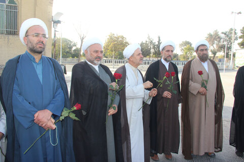 تصاویر / تجدید میثاق امام جمعه ،مدیر،معاونین ،واساتید حوزه علمیه استان قزوین با شهدا
