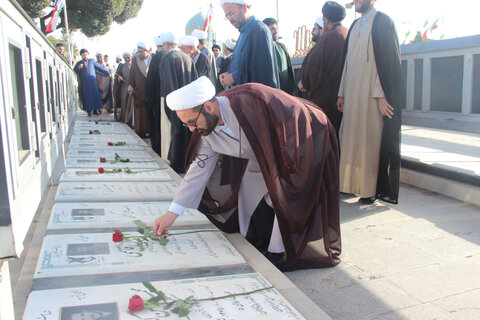 تصاویر / تجدید میثاق امام جمعه ،مدیر،معاونین ،واساتید حوزه علمیه استان قزوین با شهدا