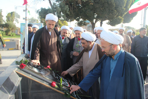 تصاویر / تجدید میثاق امام جمعه ،مدیر،معاونین ،واساتید حوزه علمیه استان قزوین با شهدا