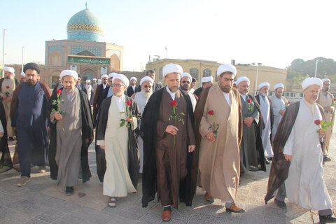 تصاویر / تجدید میثاق امام جمعه ،مدیر،معاونین ،واساتید حوزه علمیه استان قزوین با شهدا