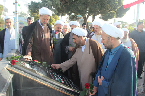 تصاویر / تجدید میثاق امام جمعه ،مدیر،معاونین ،واساتید حوزه علمیه استان قزوین با شهدا