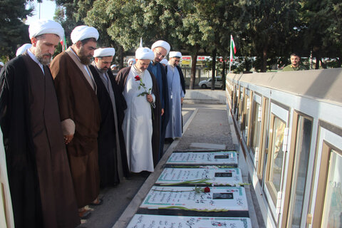 تصاویر / تجدید میثاق امام جمعه ،مدیر،معاونین ،واساتید حوزه علمیه استان قزوین با شهدا