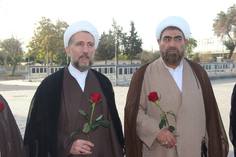 تصاویر / تجدید میثاق امام جمعه ،مدیر،معاونین ،واساتید حوزه علمیه استان قزوین با شهدا