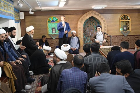تصاویر|دیدار مداحان و مبلغان هیات مذهبی استان اصفهان با امام جمعه