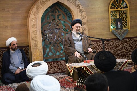 تصاویر|دیدار مداحان و مبلغان هیات مذهبی استان اصفهان با امام جمعه