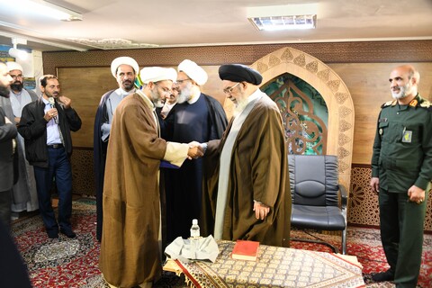 تصاویر|دیدار مداحان و مبلغان هیات مذهبی استان اصفهان با امام جمعه