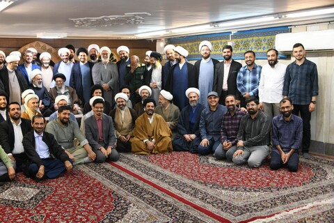 تصاویر|دیدار مداحان و مبلغان هیات مذهبی استان اصفهان با امام جمعه