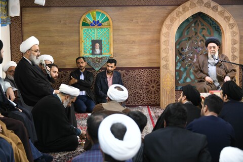 تصاویر|دیدار مداحان و مبلغان هیات مذهبی استان اصفهان با امام جمعه