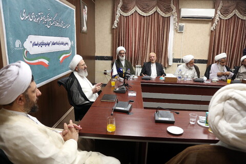 تصاویر/ رونمایی از کتاب آیات و الاحکام جهاد و دفاع در اسلام