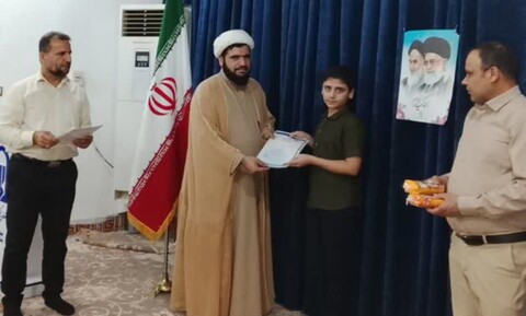 تصاویر/ تجلیل از نوجوانان فعال خادم در نماز جمعه کاکی