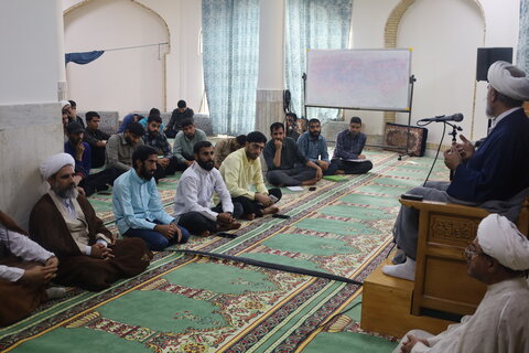 تصاویر/ برگزاری مراسم گرامیداشت هفته دفاع مقدس در مدرسه علمیه (ص)  بندرعباس