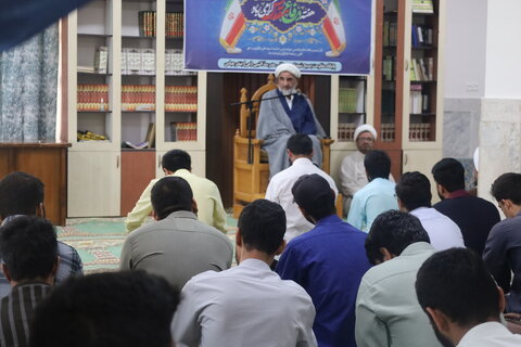 تصاویر/ برگزاری مراسم گرامیداشت هفته دفاع مقدس در مدرسه علمیه (ص)  بندرعباس